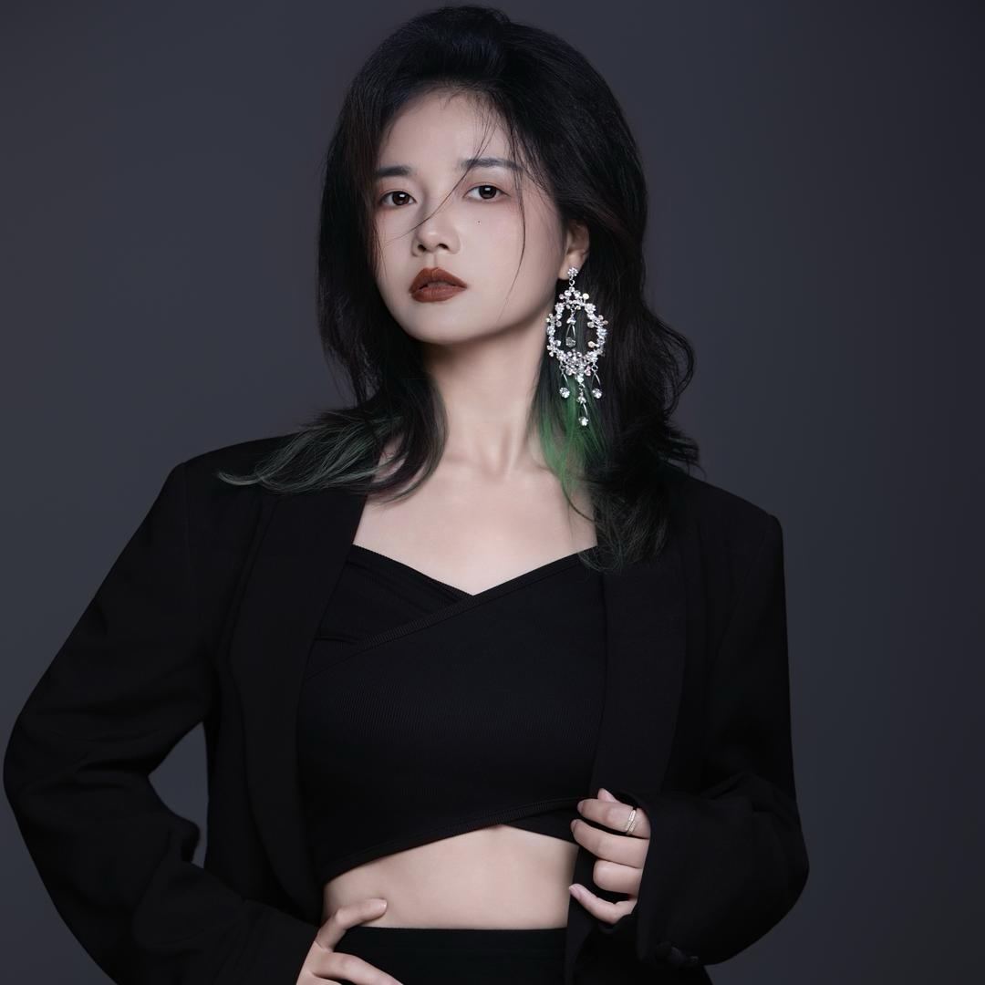 黔江化妆师琪琪