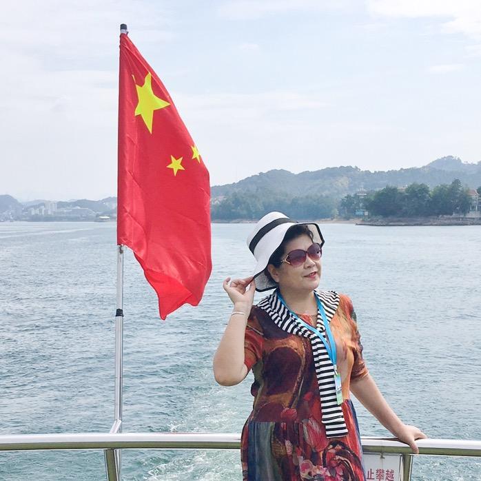 阳光明媚