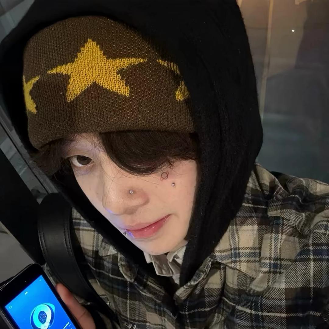 ㅤ ㅤ陆之昂