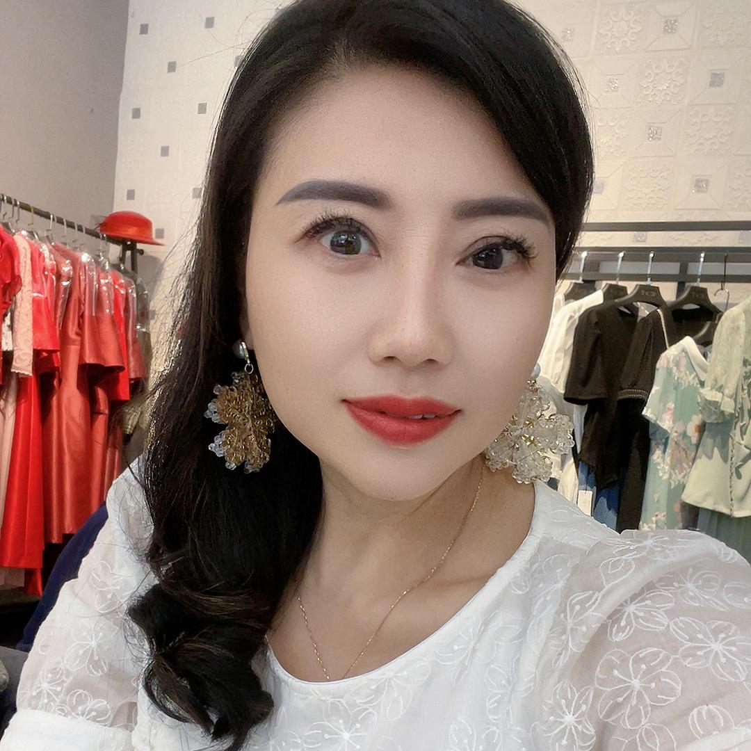 修水“藏九”女装时尚穿搭