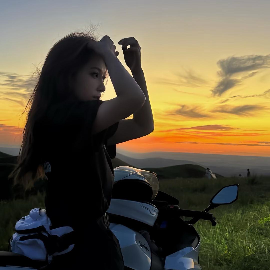 月亮是我啃弯的