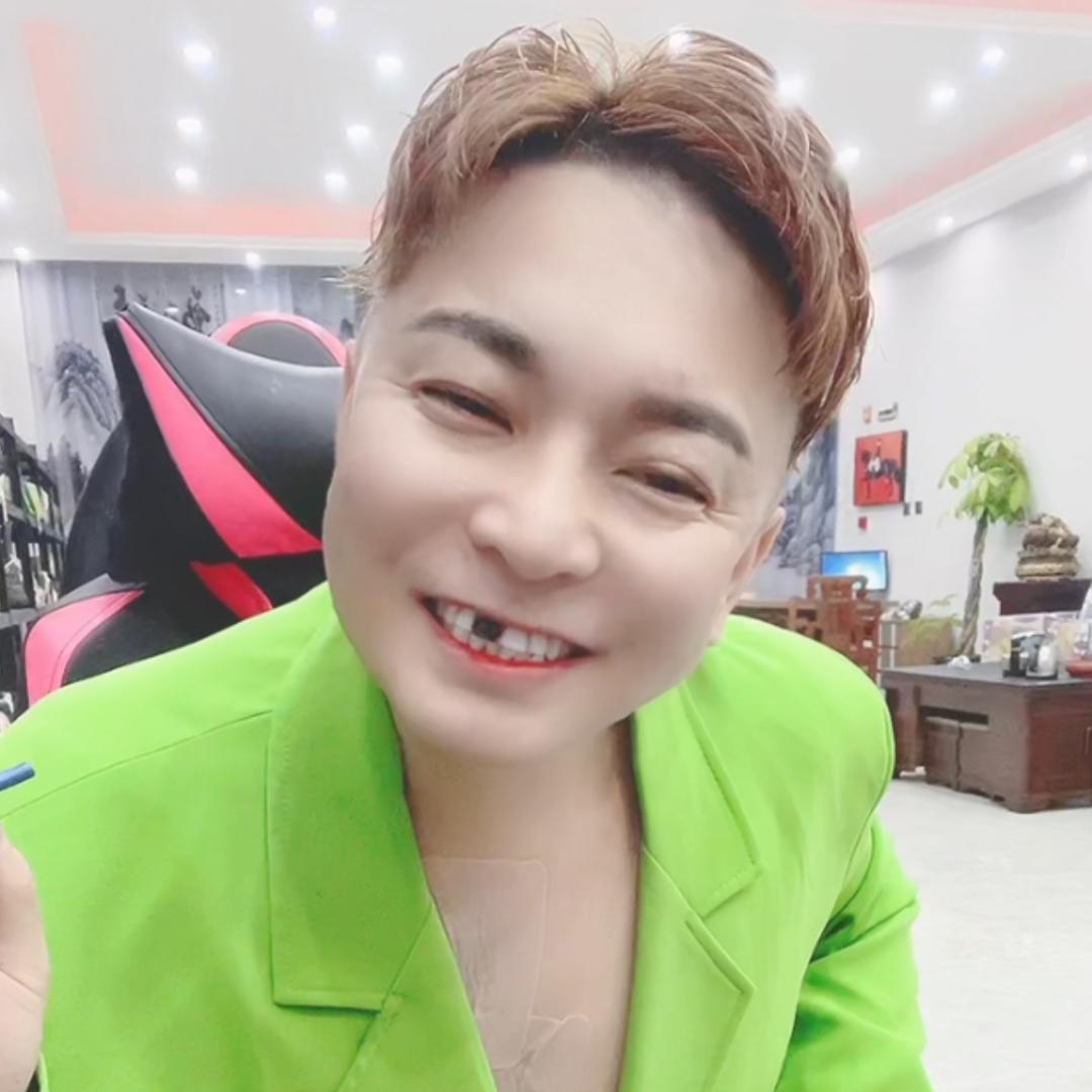 邱小小（的小店呀）