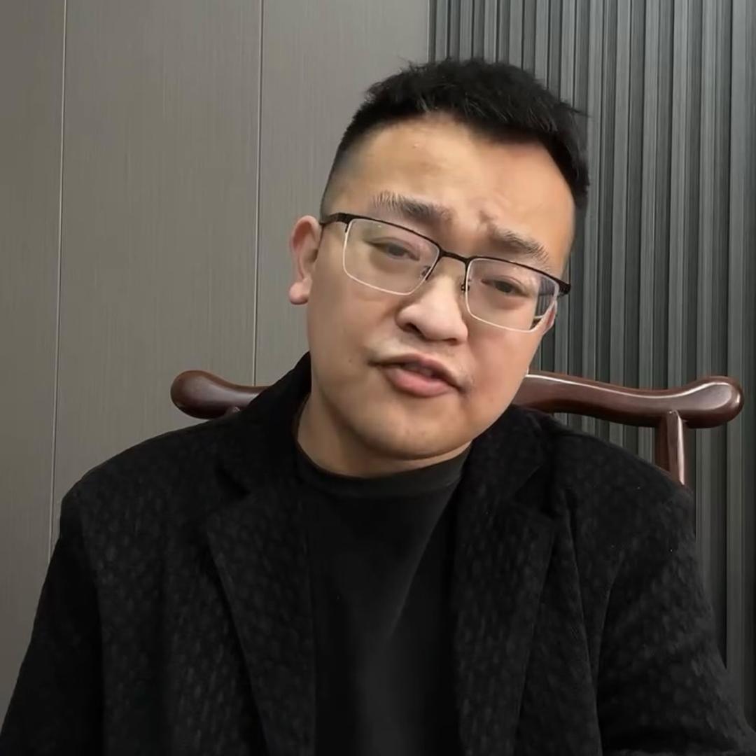 重庆财经李浪漫