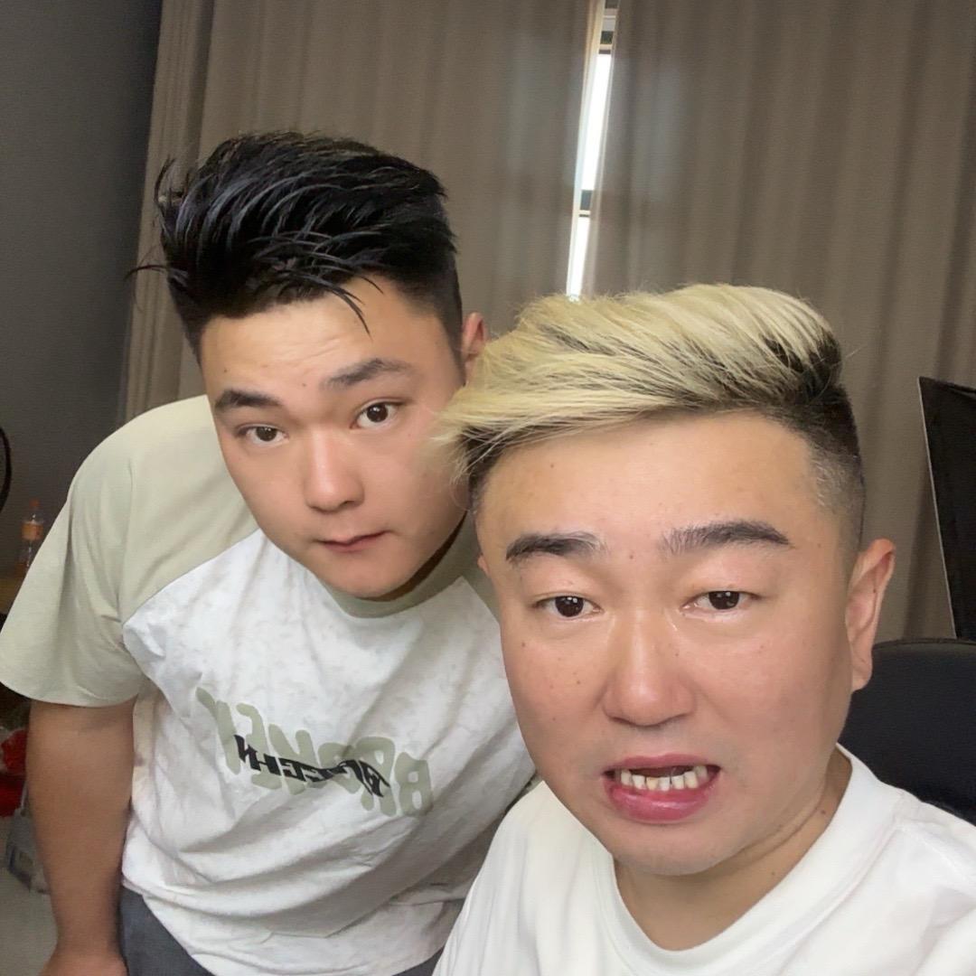 编哥笑笑