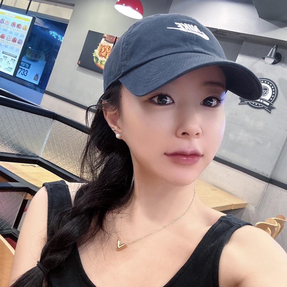 米米酱在韩潮牌店