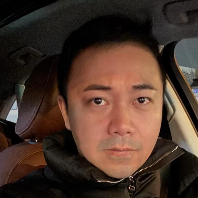 主持人冯殊