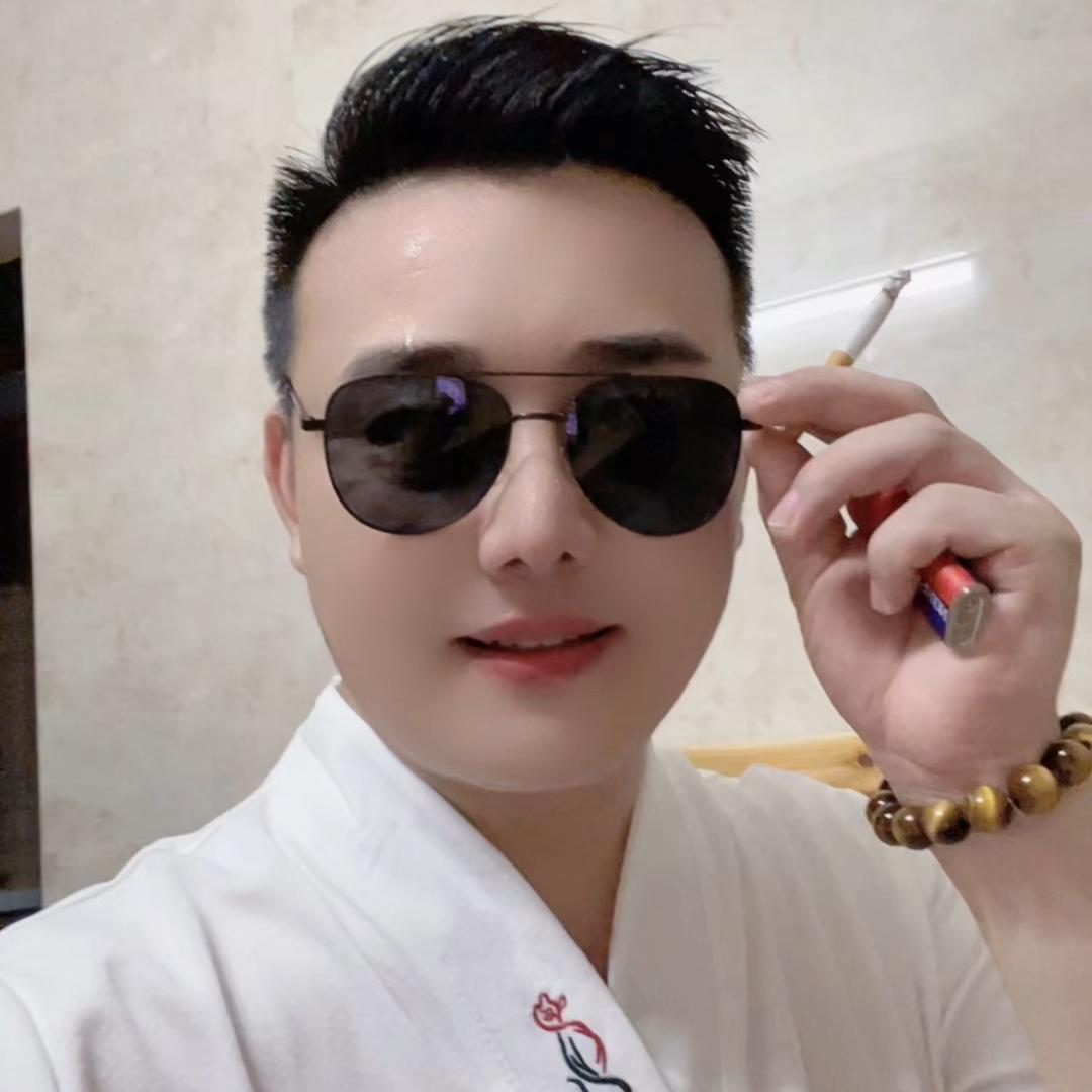 两个宝贝巫爷爷