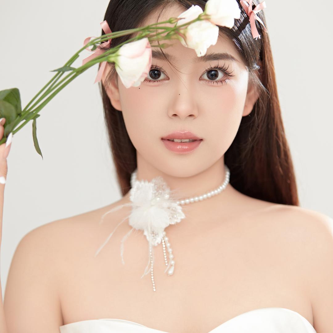腼腆小美
