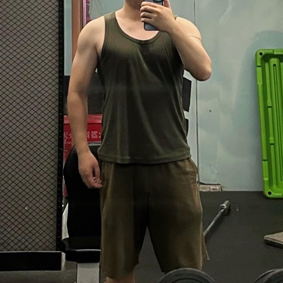 健身的壹只哈士奇