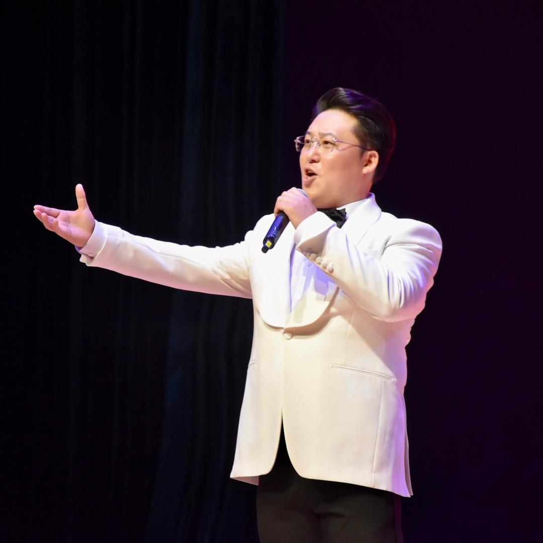 歌者崔帆