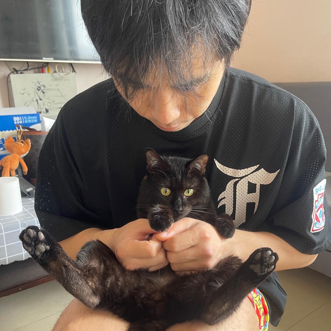 大黑和小黑的漂亮主人