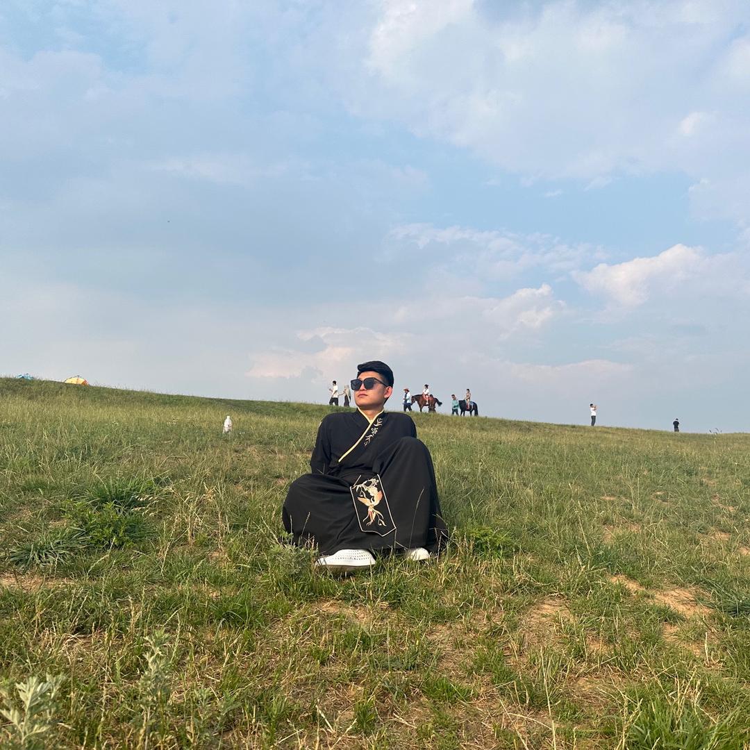 A.难离春