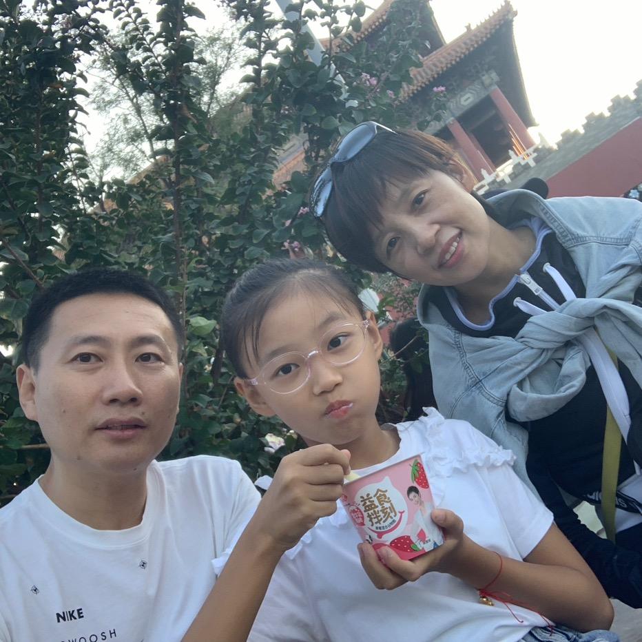 二表哥骑着🐌带着全家去旅行