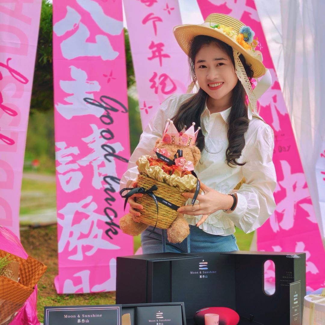 $默默$