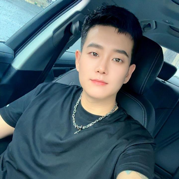 FJ•王小黑【黑】💕
