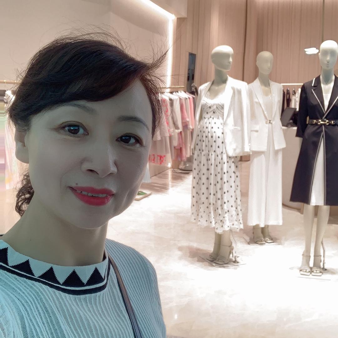 桦南县浅秋女装笑宇