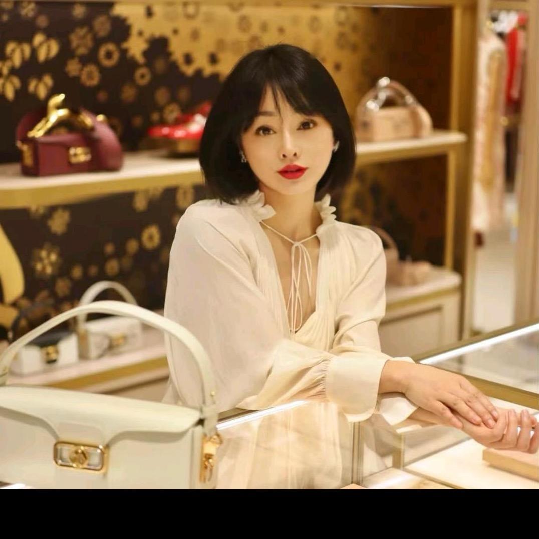 CLUSTER老板娘小斐