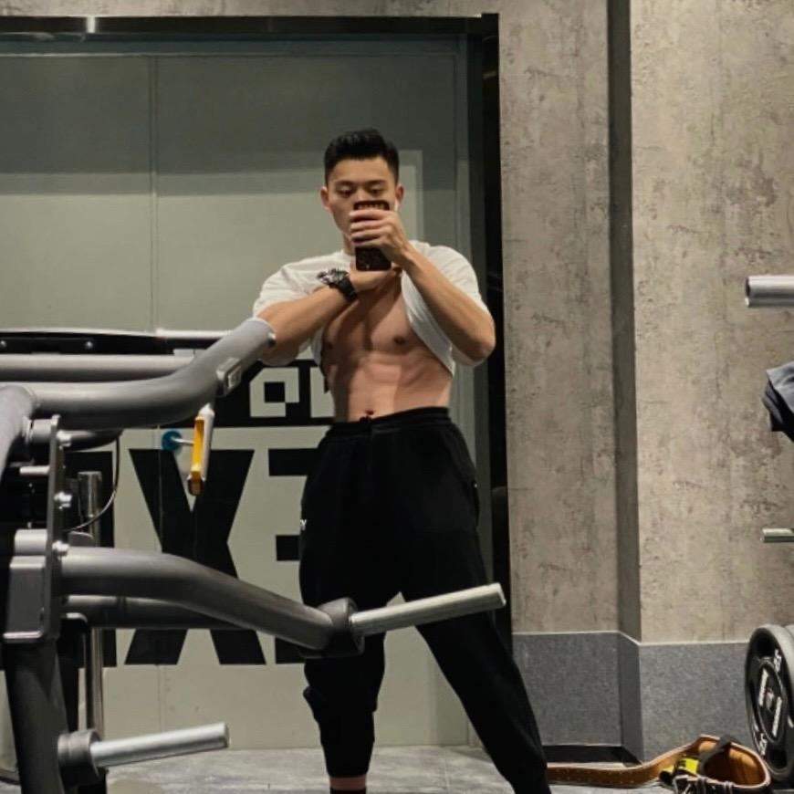 S私教康复师强尼