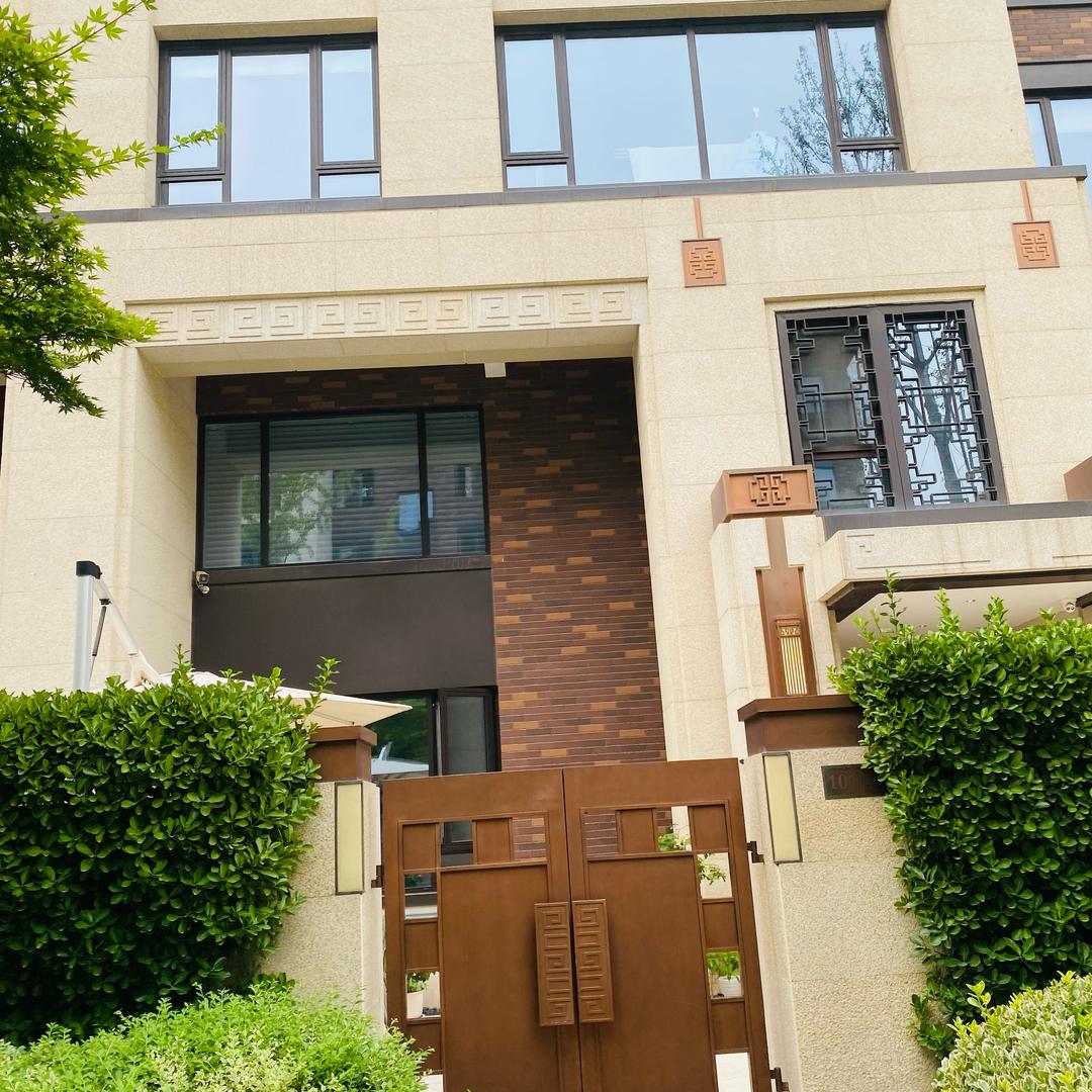 亿万豪宅别墅老太太