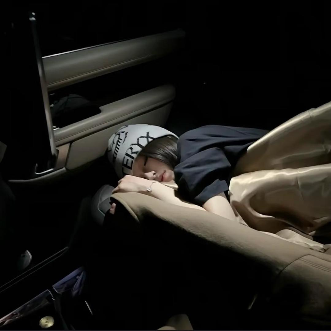 卖萌被骂死装姐