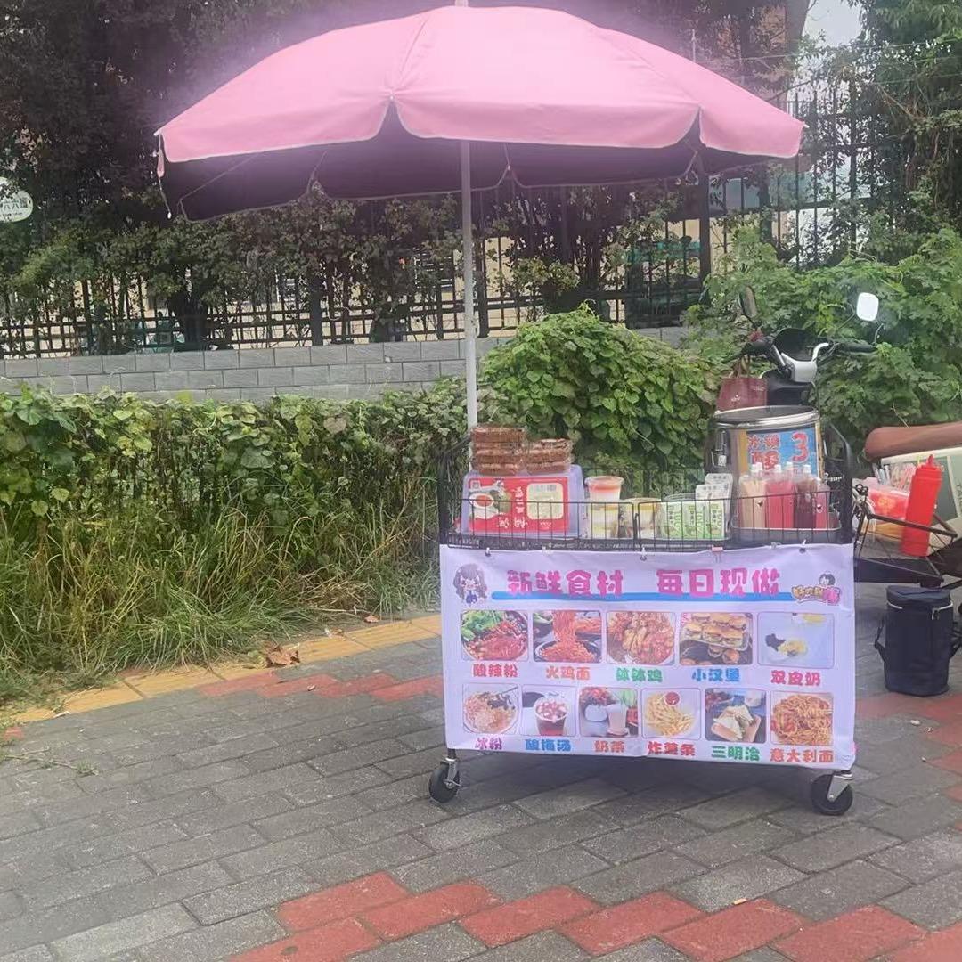 可乐麻麻（校门口小吃摊）