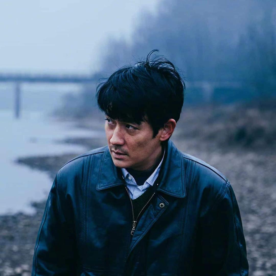 严