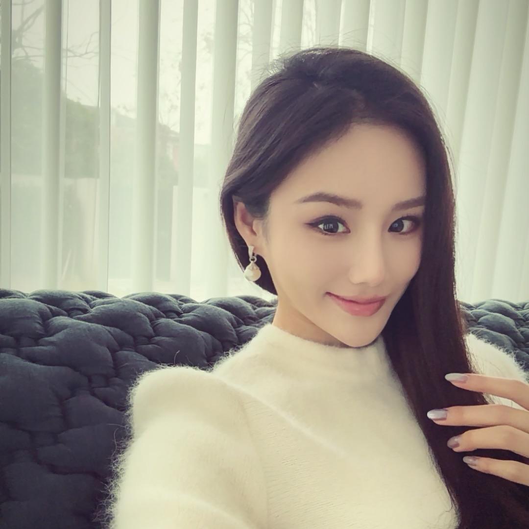 端庄的Tiffany 白白