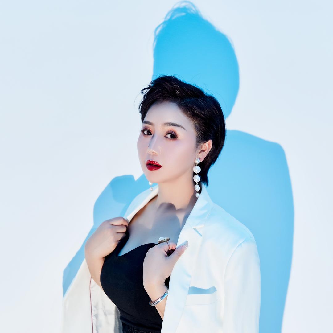 西宁尚雅迪美发化妆美甲培训学校琳达老师