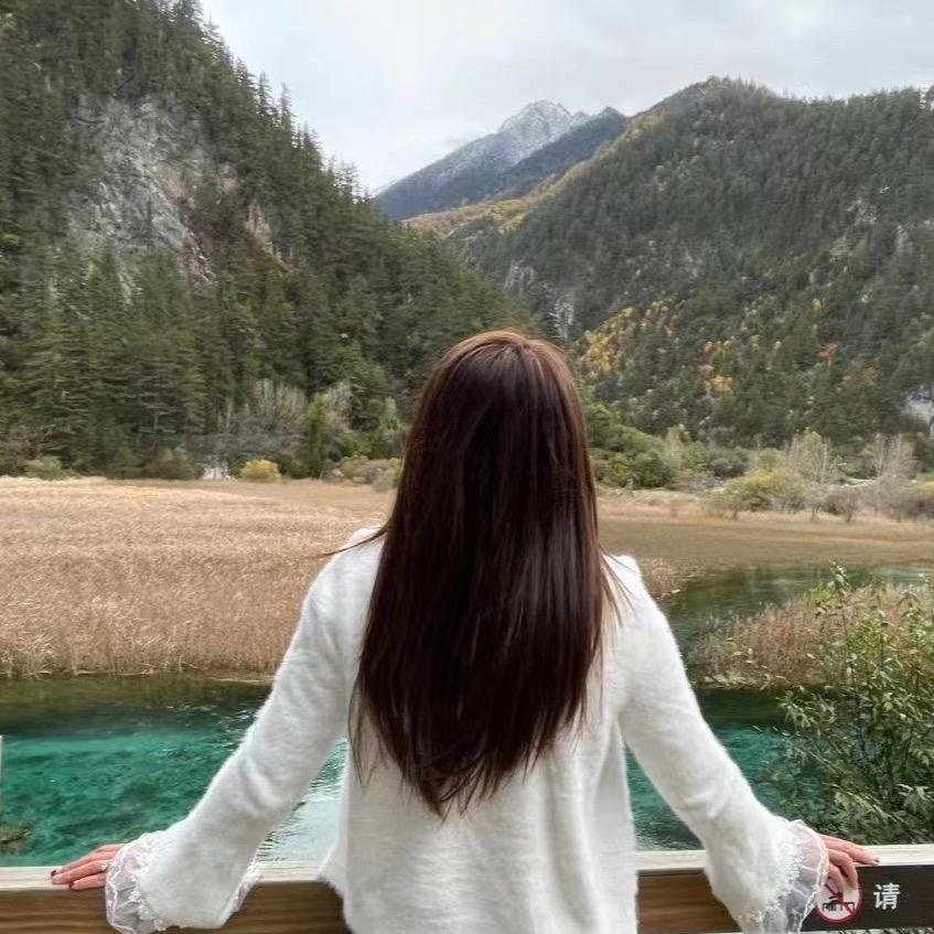 微笑着应对；如今的伤痛