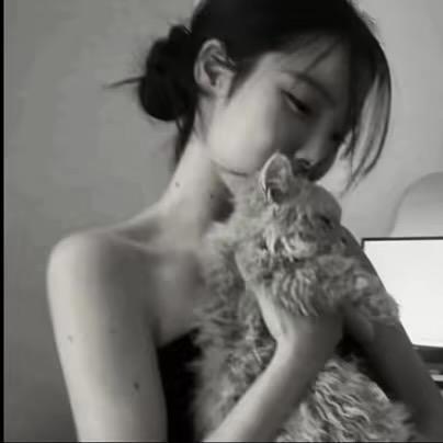 小怡^