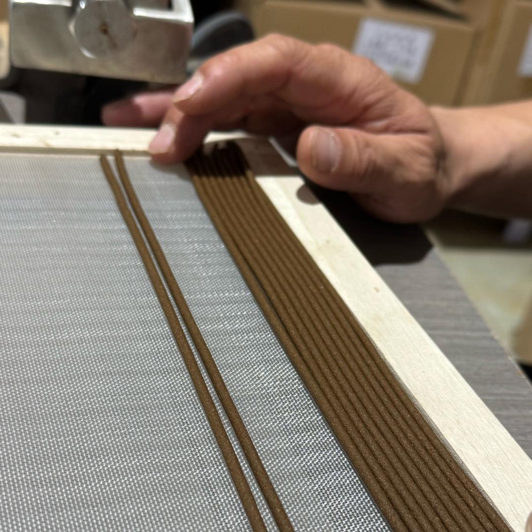 传承制香手艺人