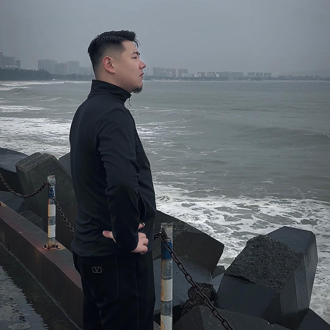 李岩.