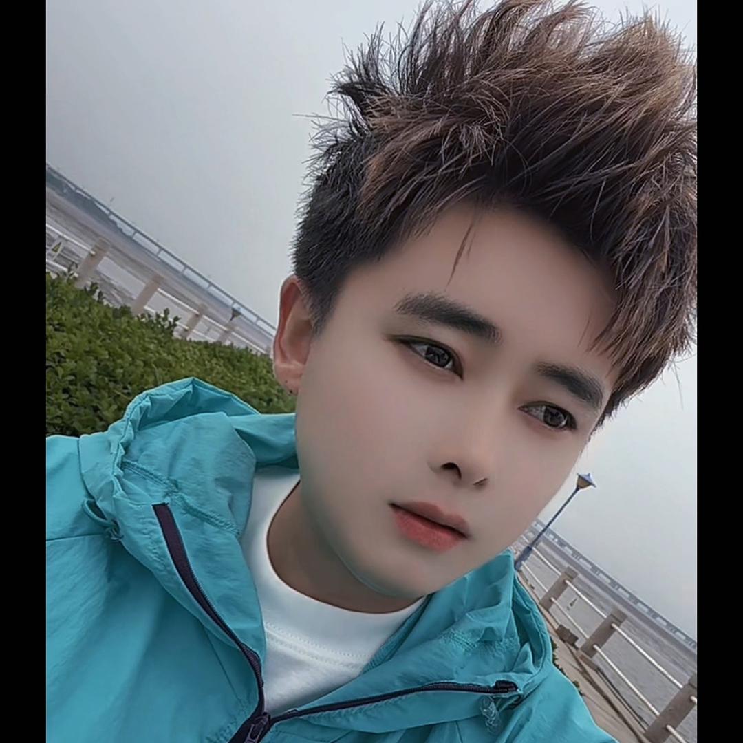 晓晓 .