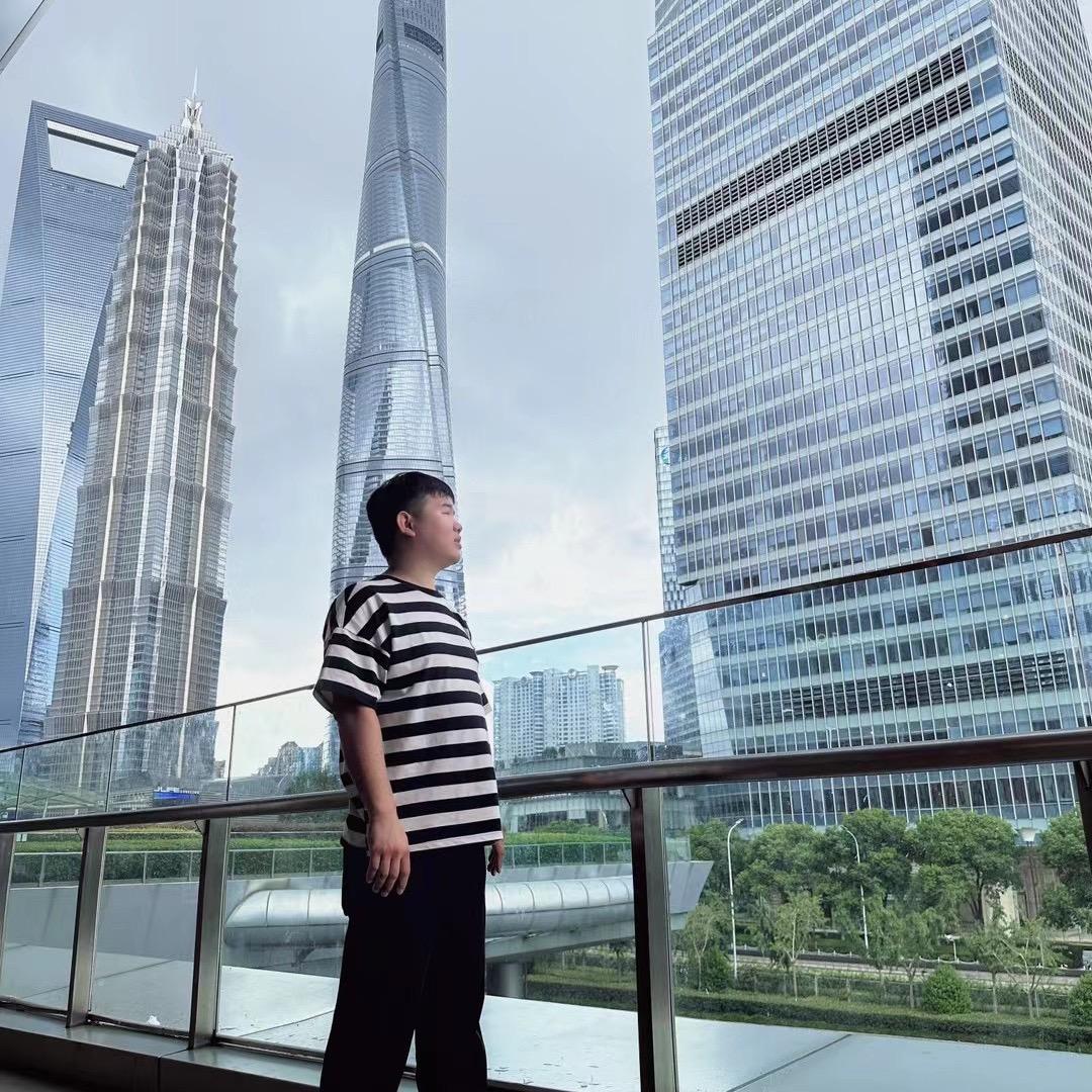 开婚车的小胖墩