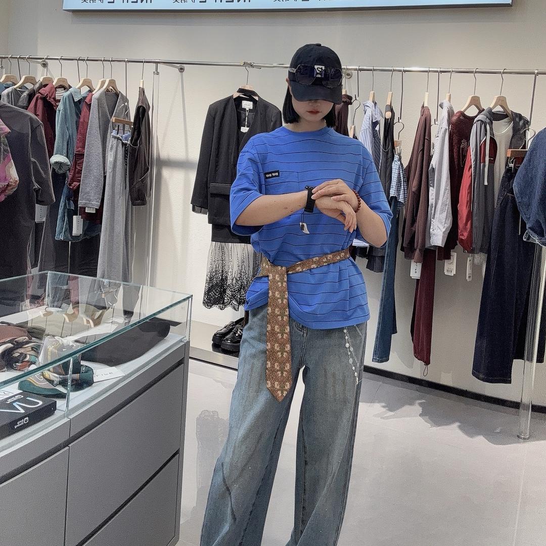 伊纳芙品牌女装小琴