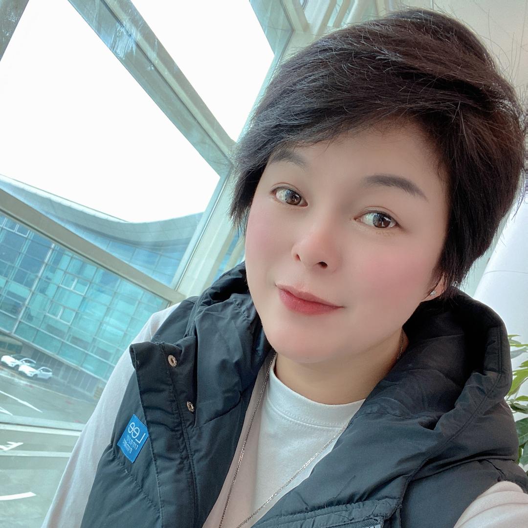 爱贝屋 服装集合店