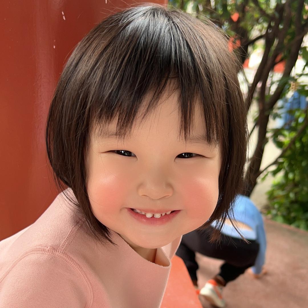 快乐的小婷婷和小菲菲