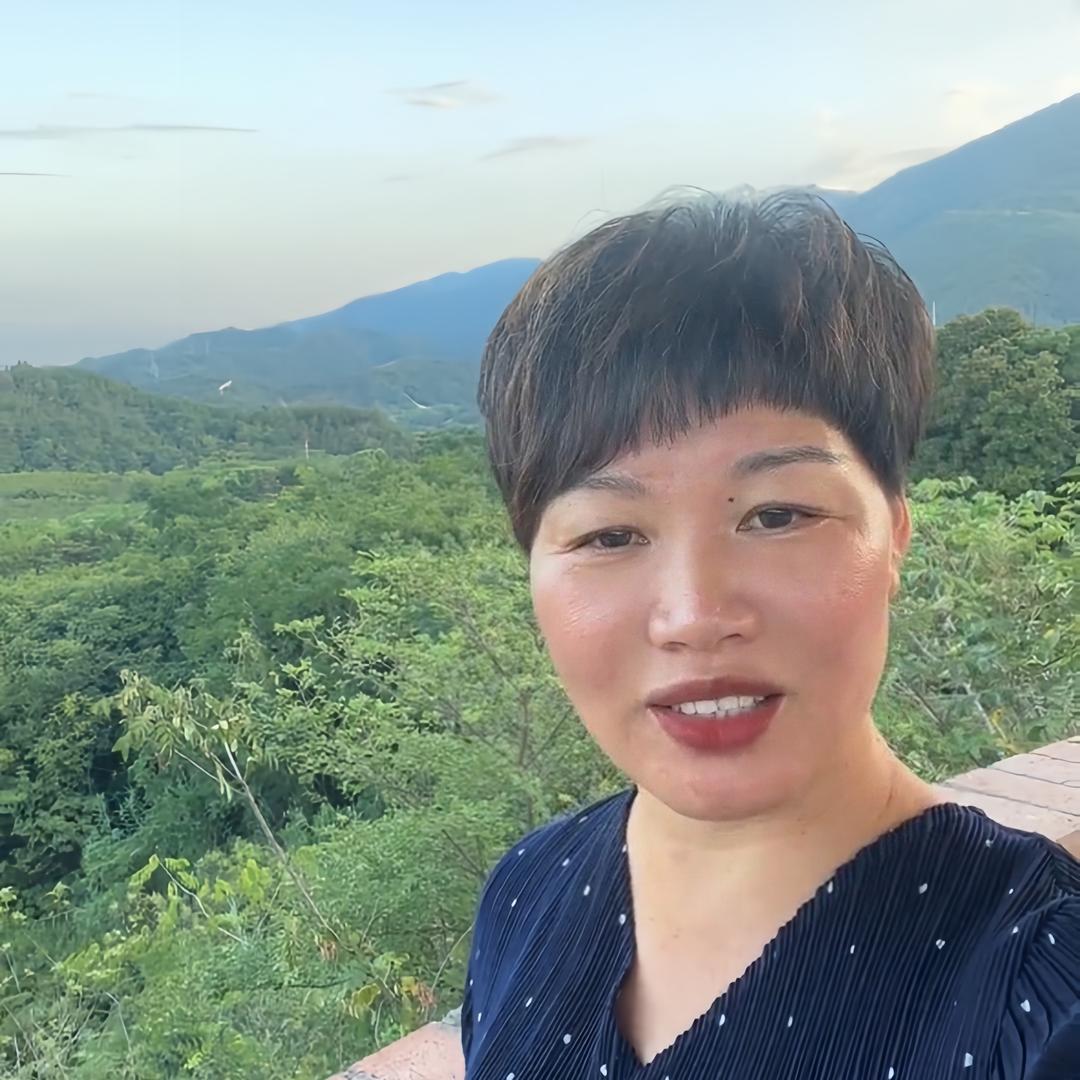 刘芳大姐