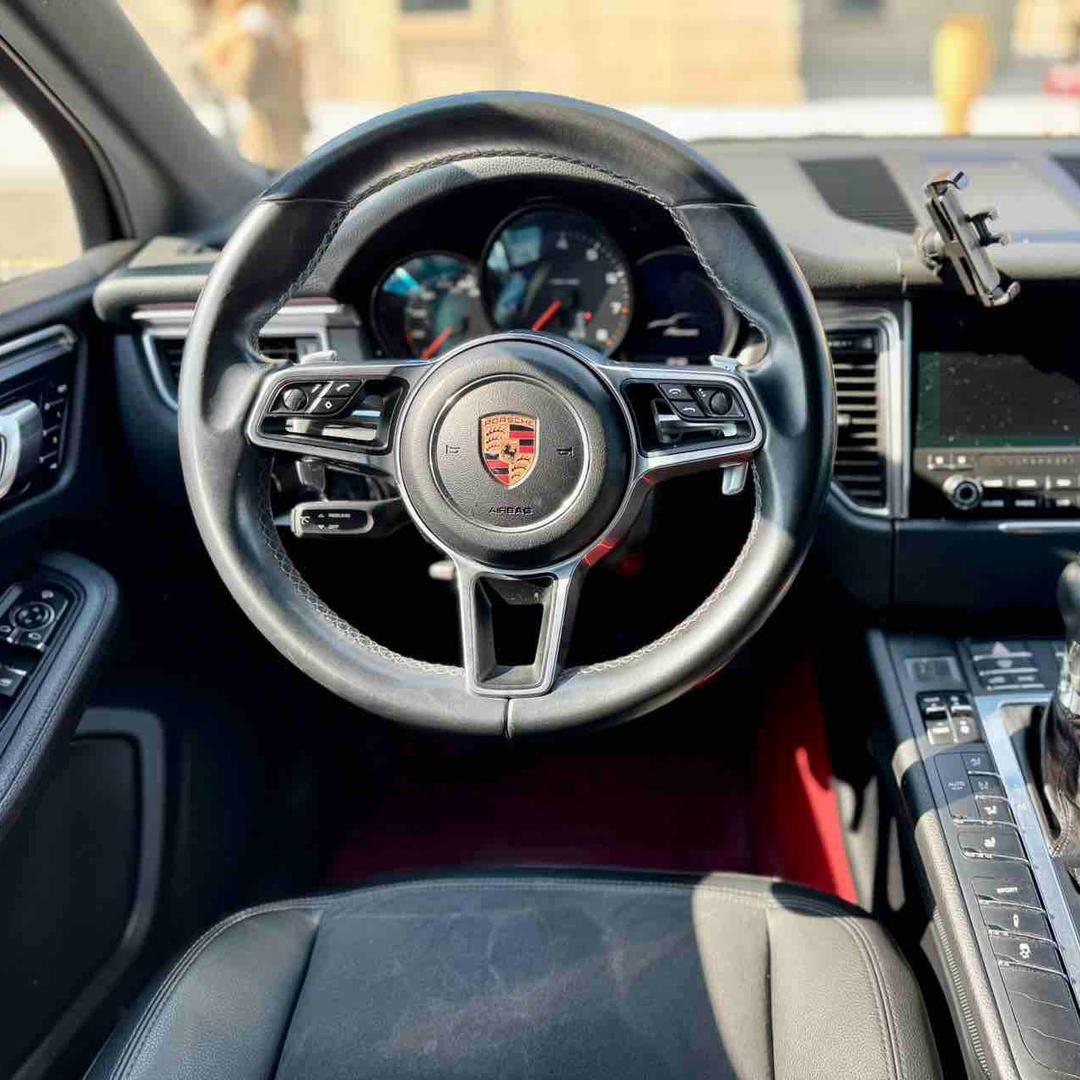 卖二手车的小松