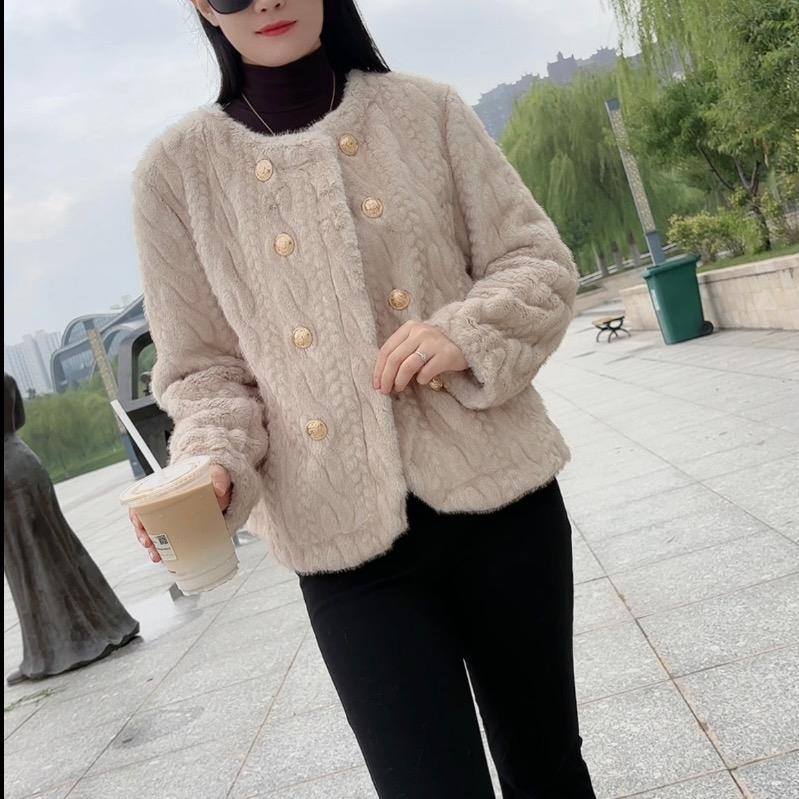 鑫郢妃皮草工厂店