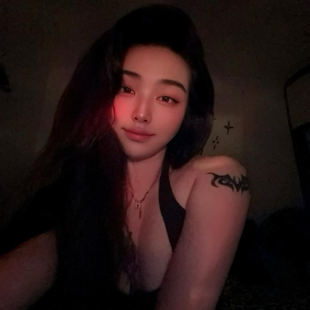 穿黑丝的性感母蟑螂