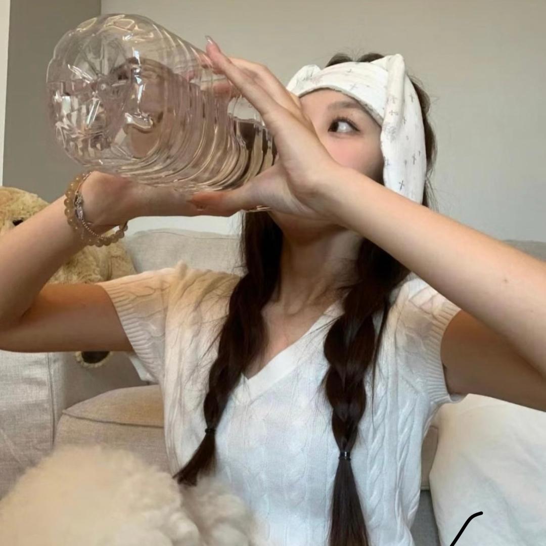 一只鱼^.