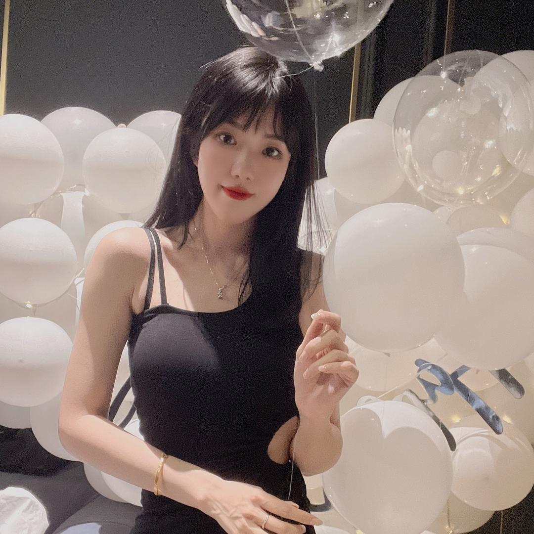李甜甜爱穿搭