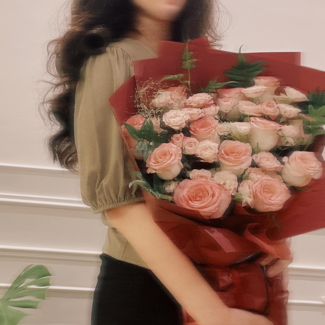 夹在汉堡里的生菜还是番茄