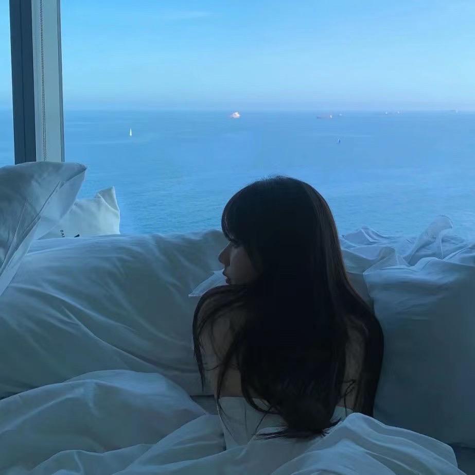 蜂倾娱乐1-小月