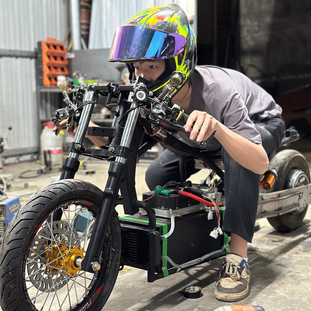 賽杰車房 余三岁