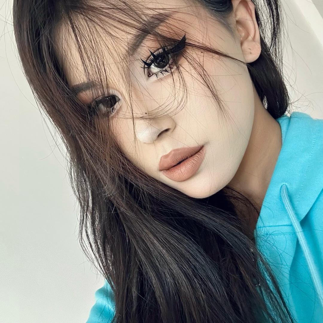 化妆师Nazira