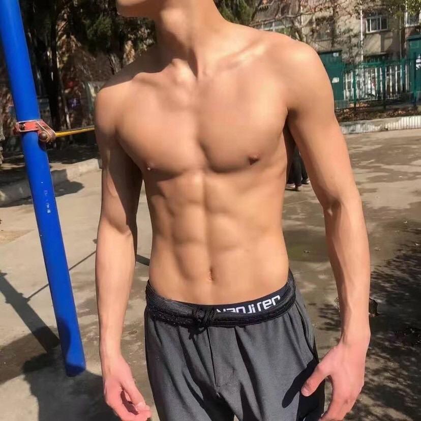 🌈跳起来打你膝盖