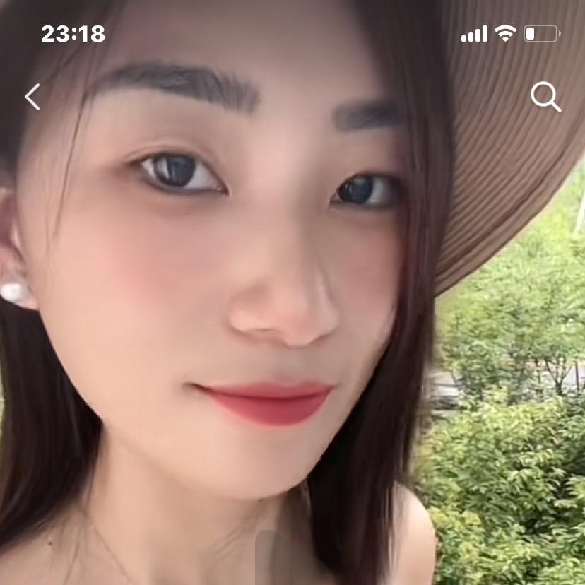 姗姗六月