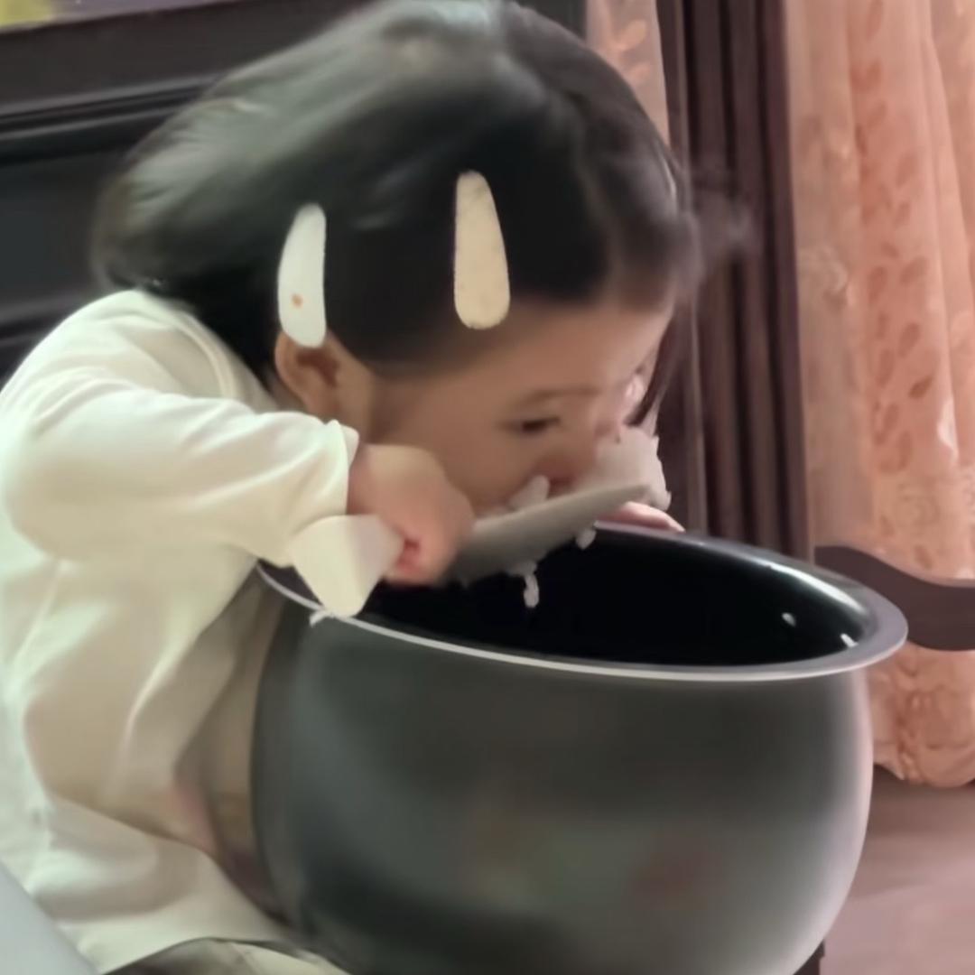 盼盼.